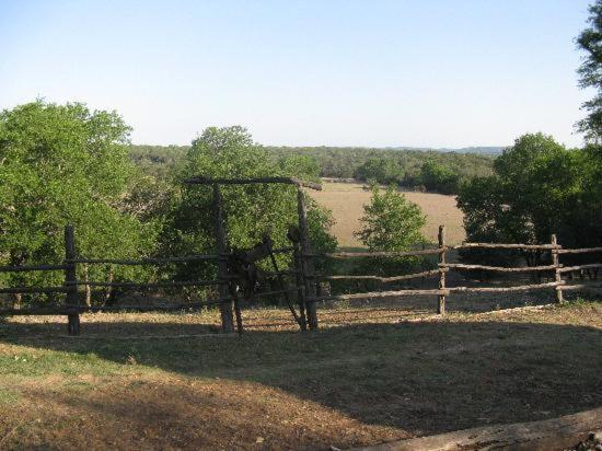 Twin Elm Guest Ranch And 2E Rv Resort Bandera Exterior foto