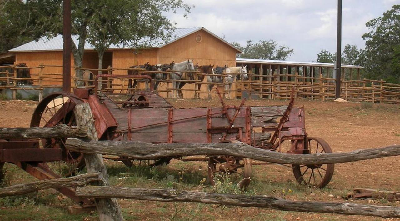 Twin Elm Guest Ranch And 2E Rv Resort Bandera Exterior foto