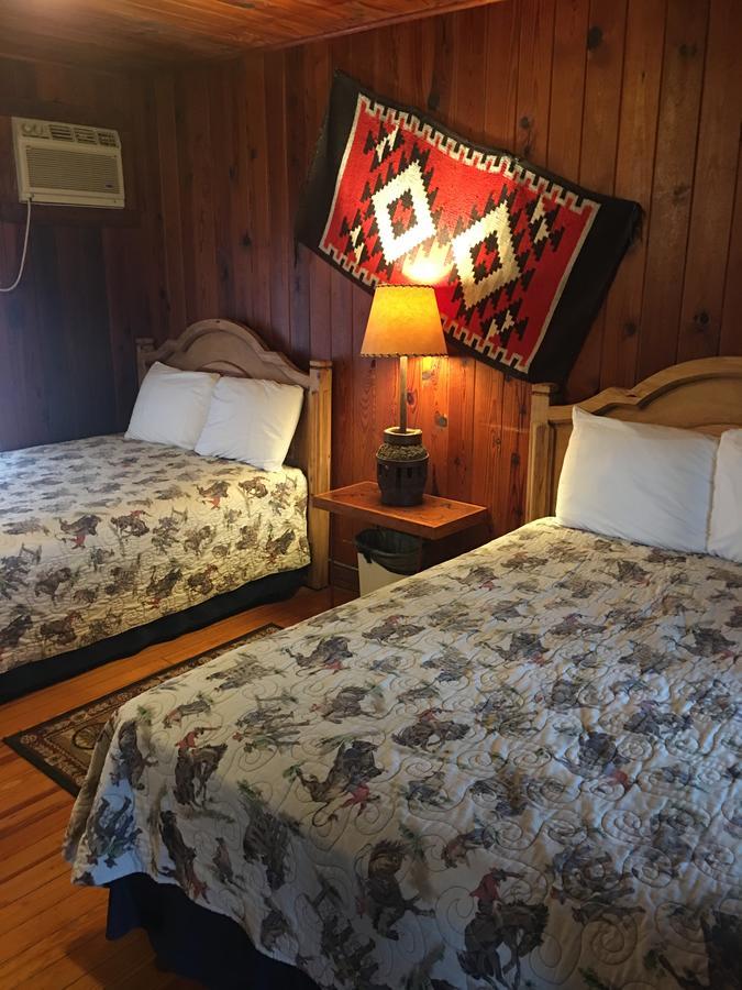 Twin Elm Guest Ranch And 2E Rv Resort Bandera Exterior foto