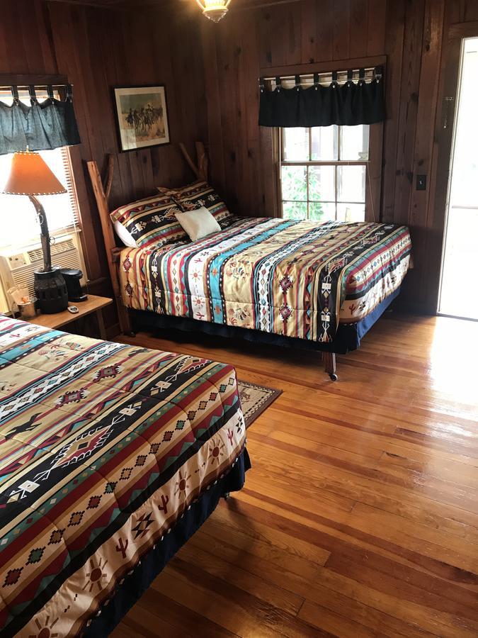 Twin Elm Guest Ranch And 2E Rv Resort Bandera Exterior foto