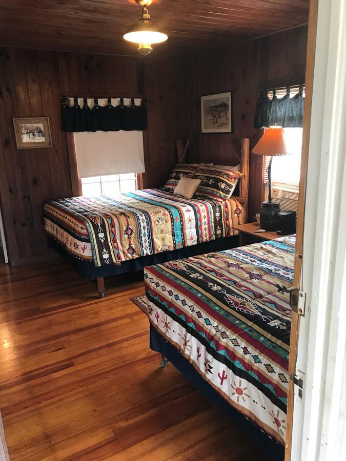 Twin Elm Guest Ranch And 2E Rv Resort Bandera Exterior foto