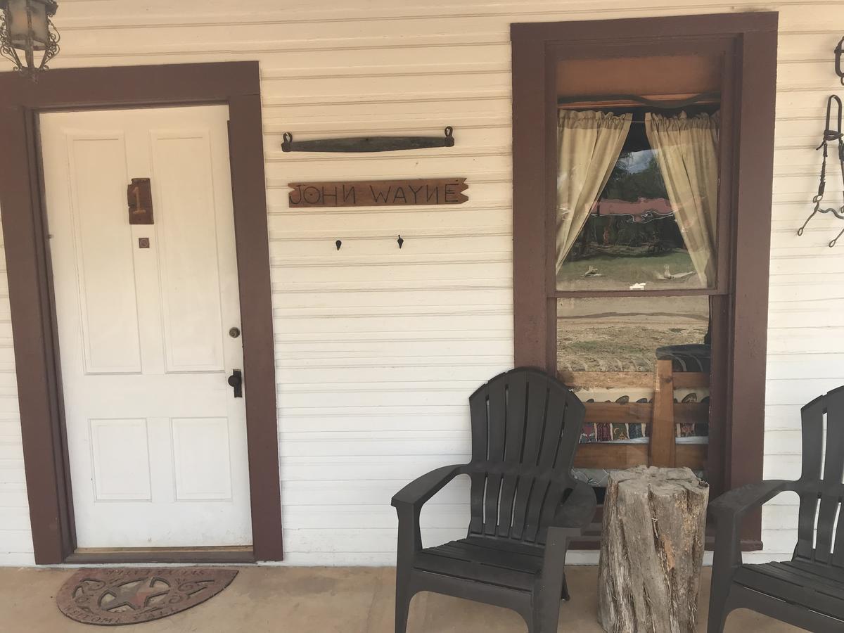 Twin Elm Guest Ranch And 2E Rv Resort Bandera Exterior foto