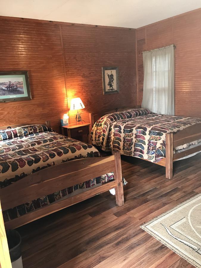Twin Elm Guest Ranch And 2E Rv Resort Bandera Exterior foto