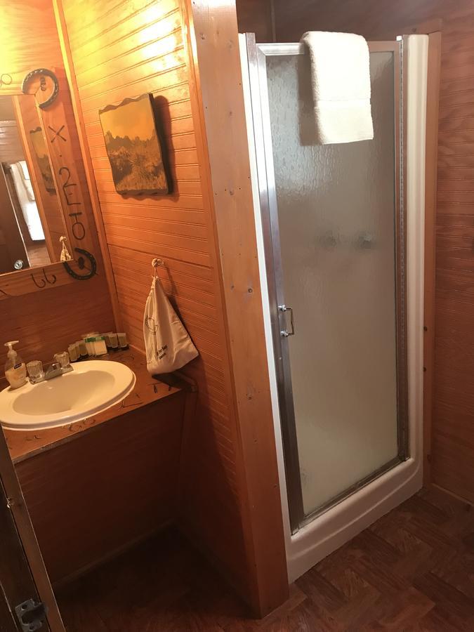 Twin Elm Guest Ranch And 2E Rv Resort Bandera Exterior foto