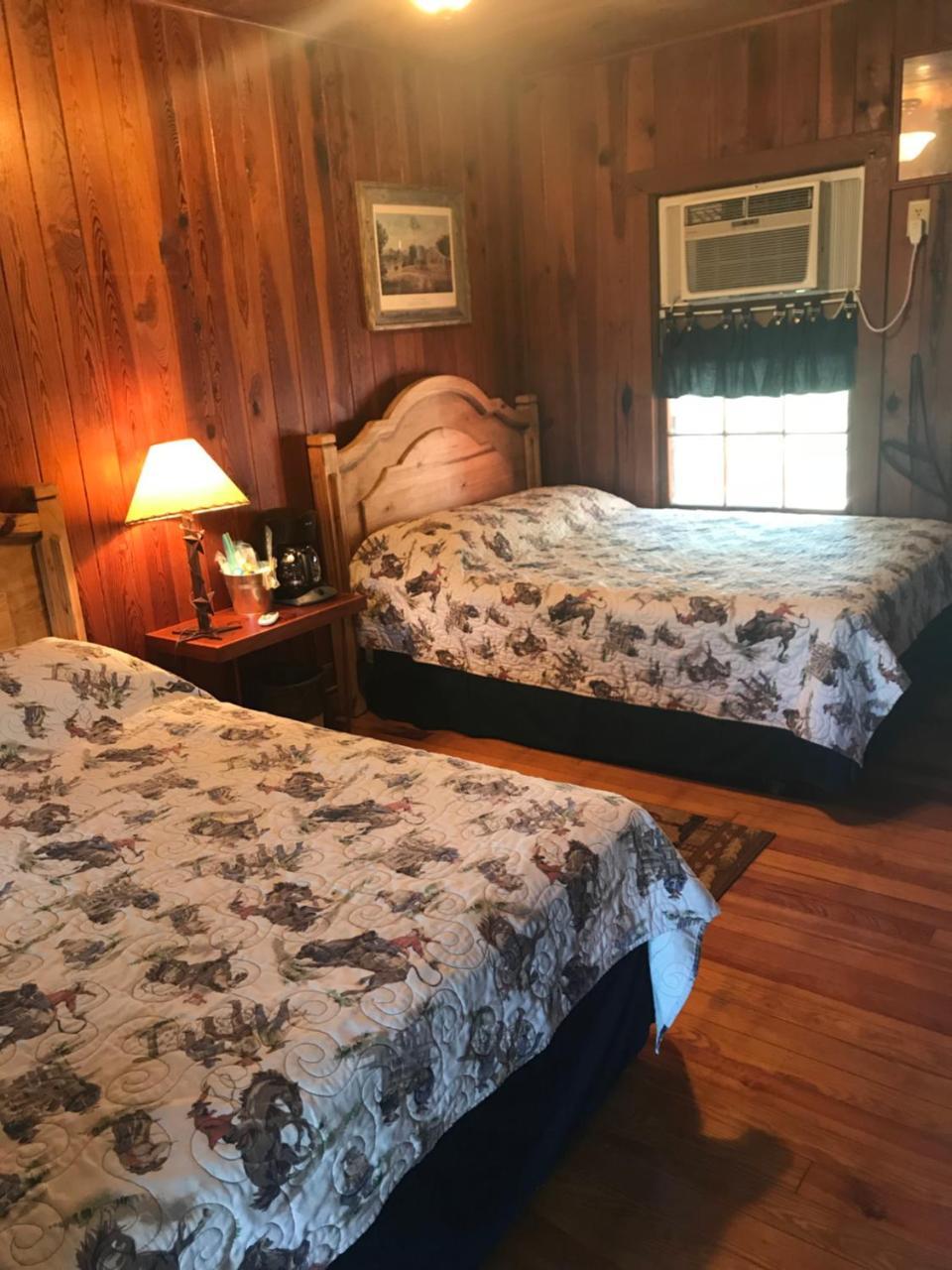 Twin Elm Guest Ranch And 2E Rv Resort Bandera Exterior foto