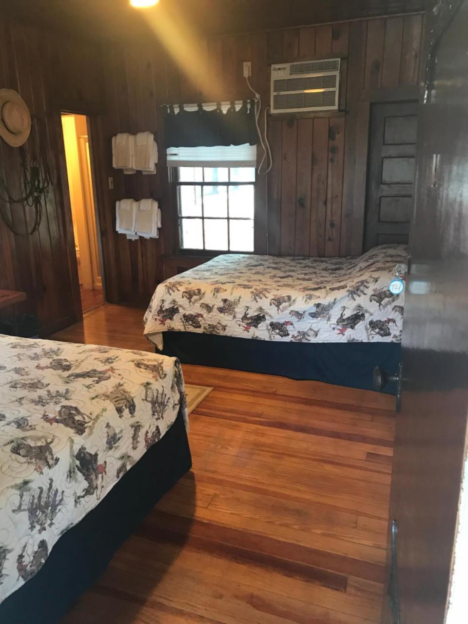 Twin Elm Guest Ranch And 2E Rv Resort Bandera Exterior foto