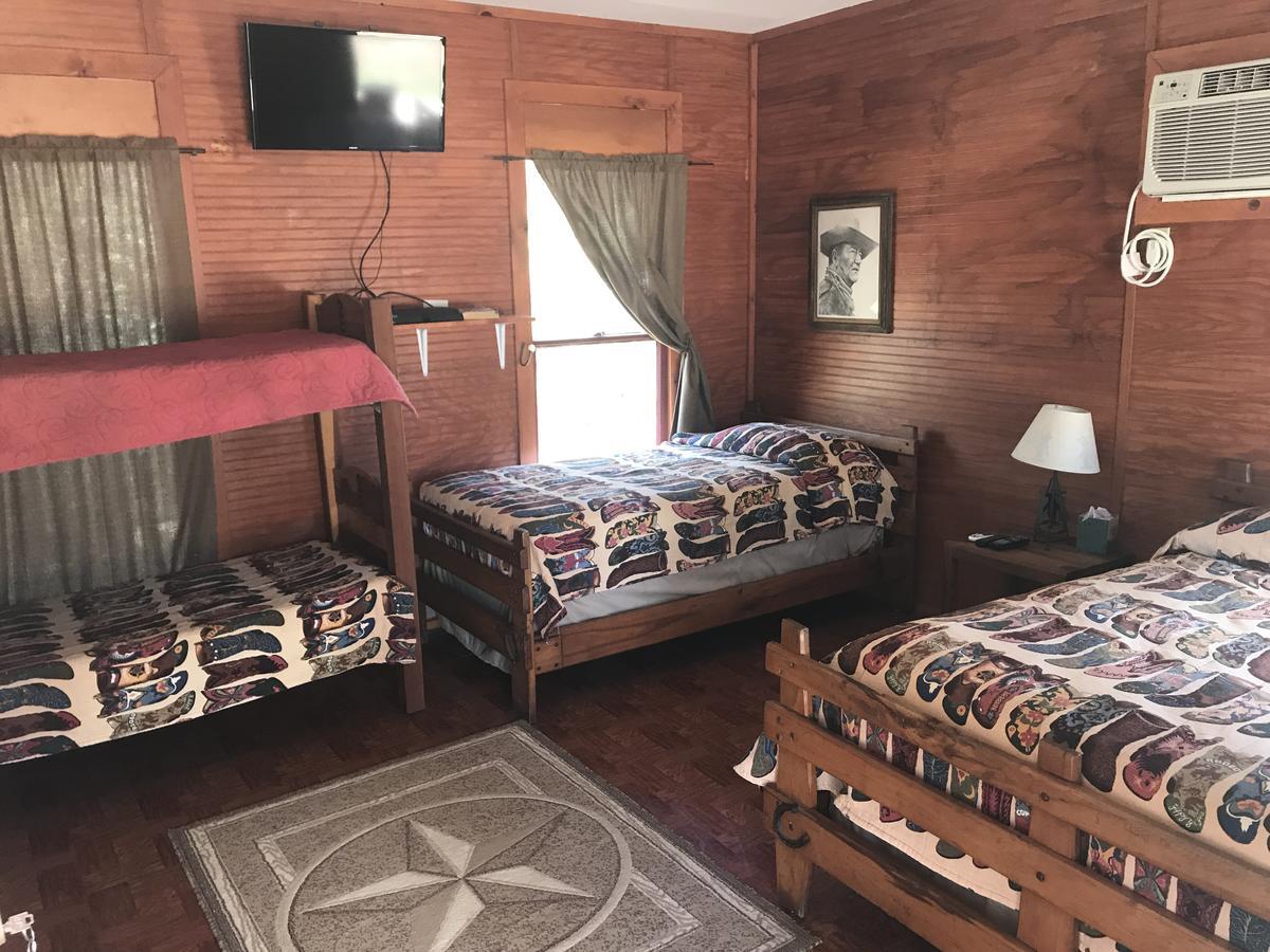 Twin Elm Guest Ranch And 2E Rv Resort Bandera Exterior foto